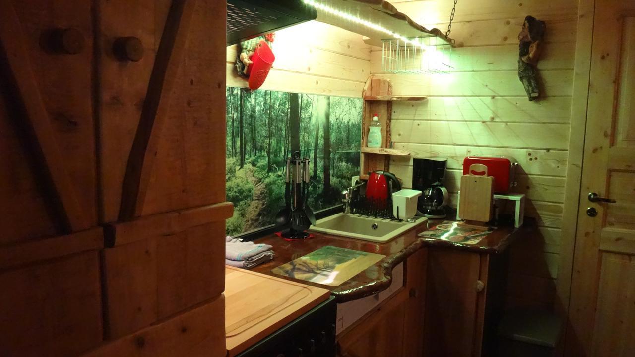 Holzhaus Waldwichtel Am Wald Und See นอยรุพพิน ภายนอก รูปภาพ