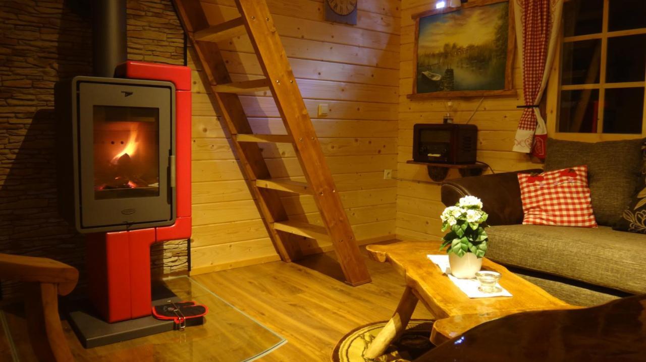 Holzhaus Waldwichtel Am Wald Und See นอยรุพพิน ภายนอก รูปภาพ