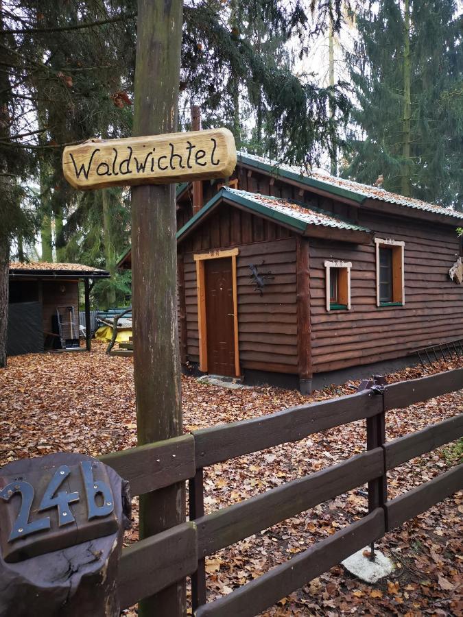 Holzhaus Waldwichtel Am Wald Und See นอยรุพพิน ภายนอก รูปภาพ