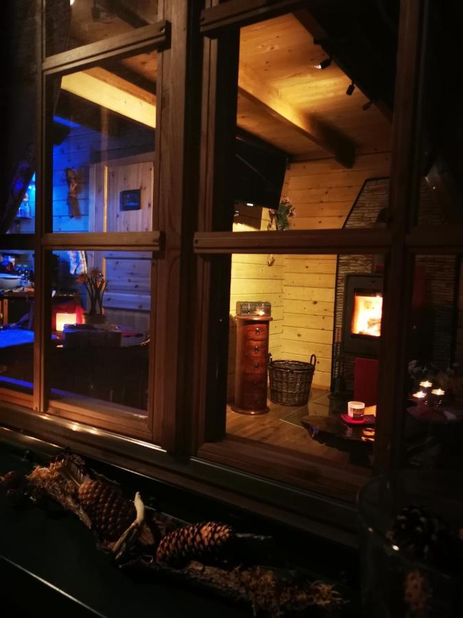 Holzhaus Waldwichtel Am Wald Und See นอยรุพพิน ภายนอก รูปภาพ